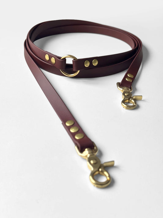 Brown biothane dog leash with gold hardware on a white background brązowa smycz z biothane hands-free idealna na spacer HOPSA