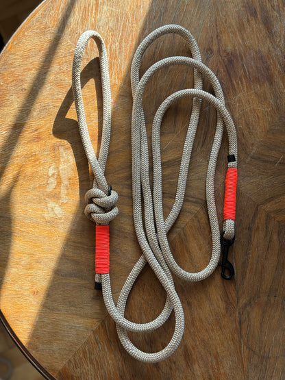 Smycz linowa 10 mm, 3 m, beżowa z pomarańczowymi akcentami