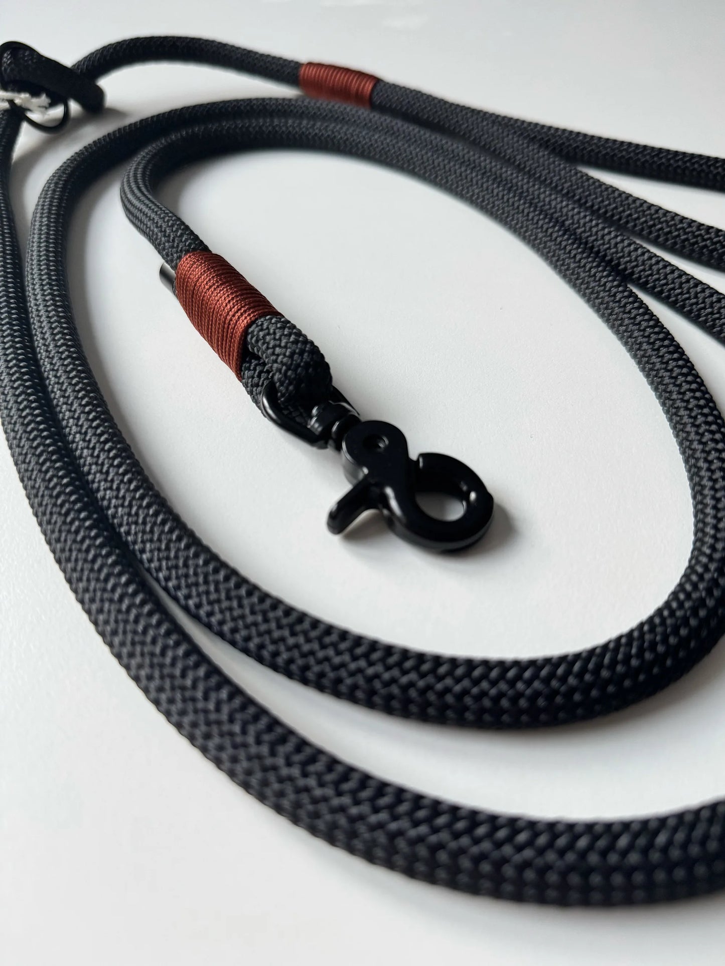 Smycz linowa 10 mm, 2 m, czarna z brązowymi akcentami