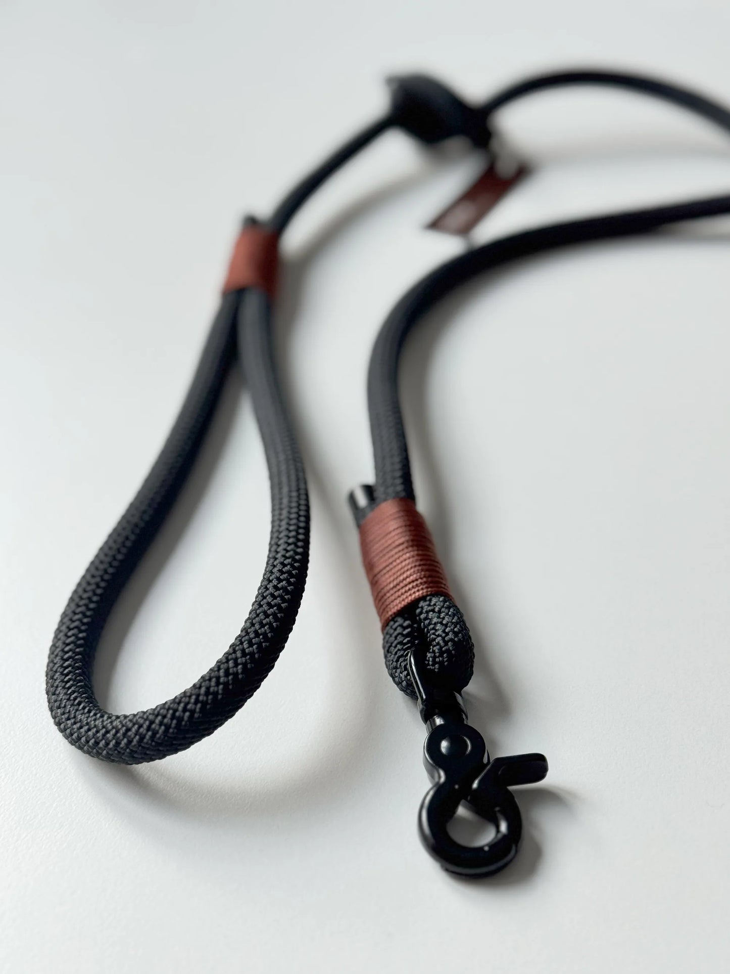 Smycz linowa 10 mm, 2 m, czarna z brązowymi akcentami