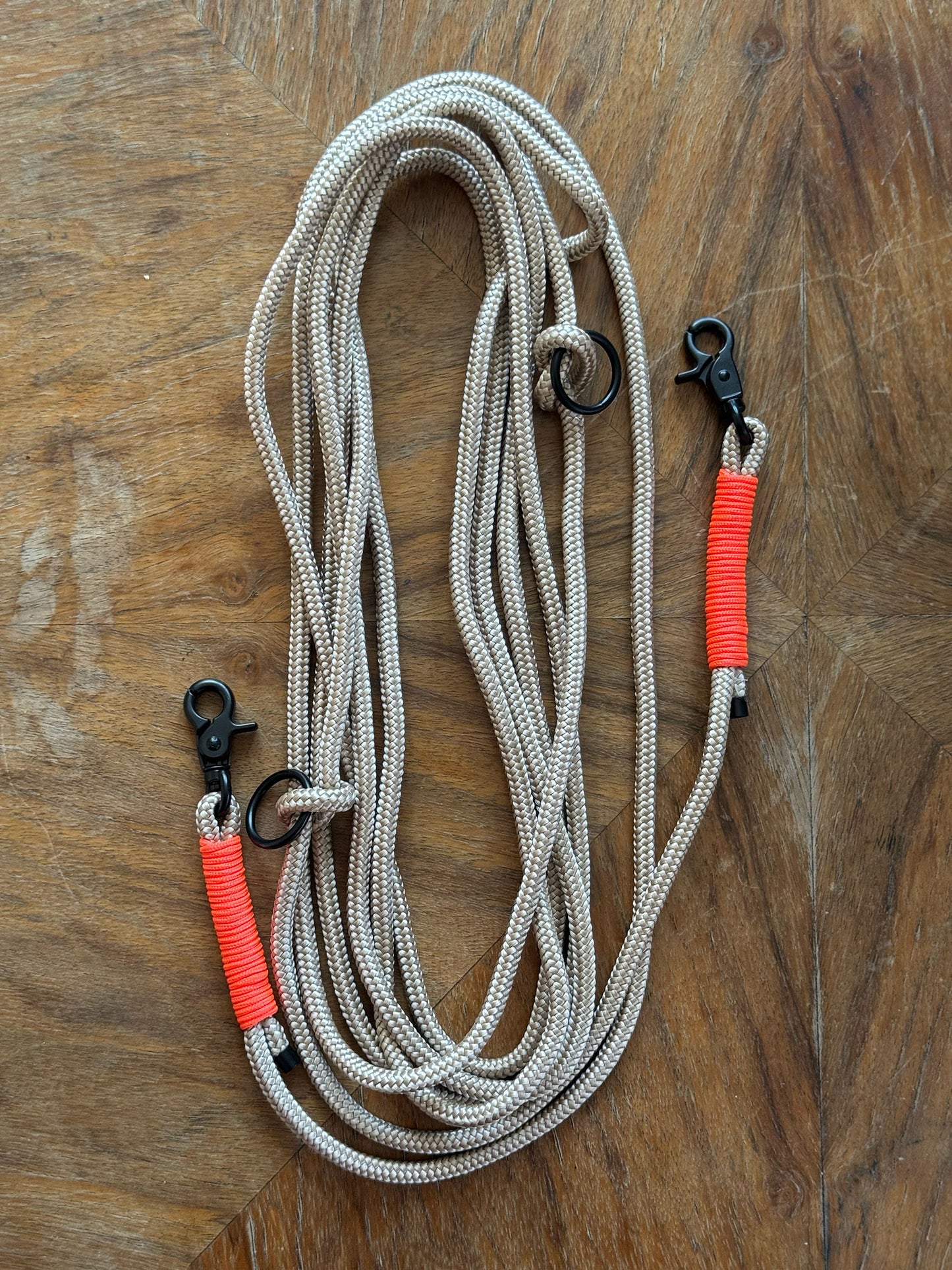 Smycz linowa hands-free 6 mm, 4.5 m, beżowa z pomarańczowymi akcentami