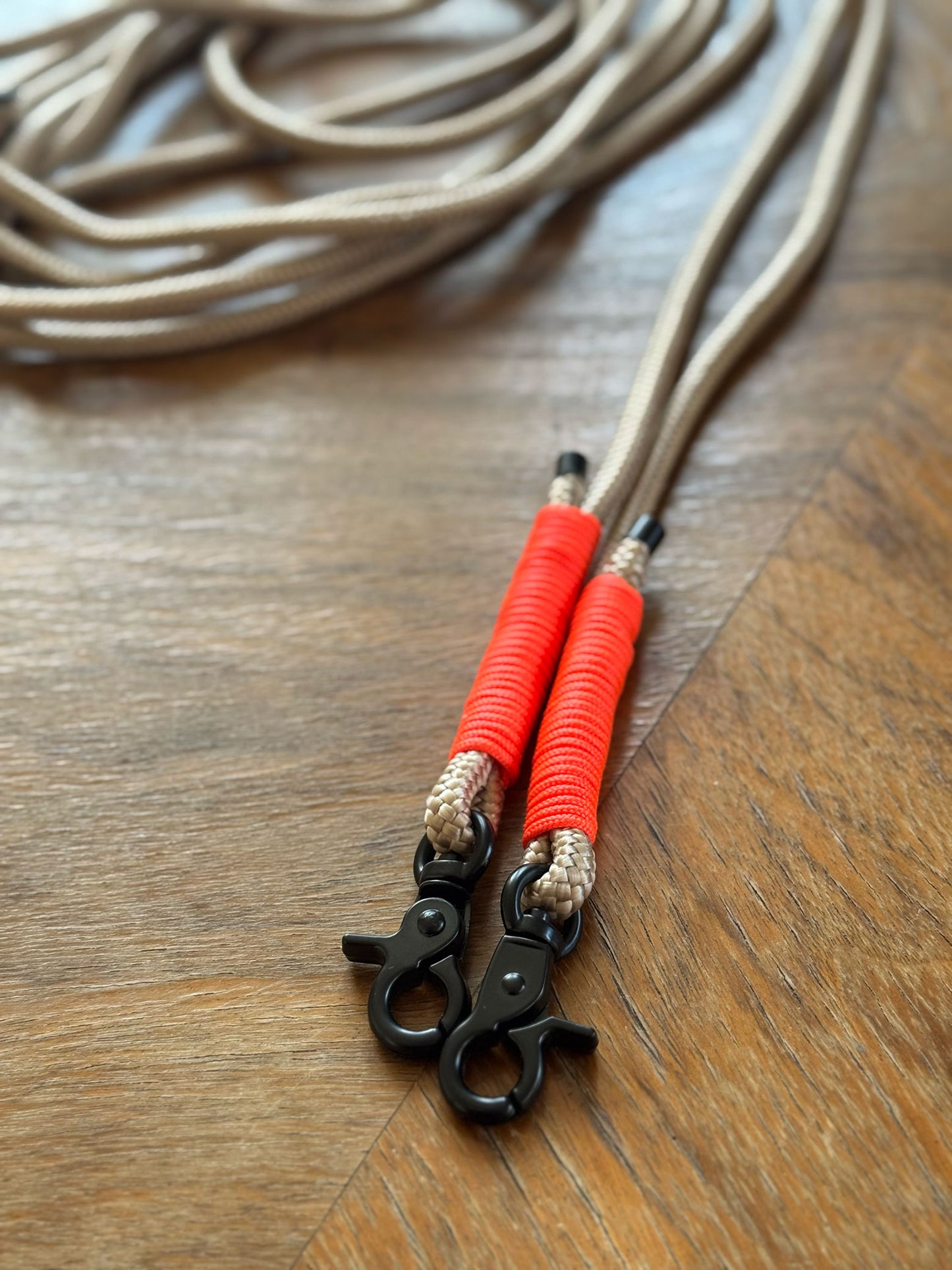 Smycz linowa hands-free 6 mm, 4.5 m, beżowa z pomarańczowymi akcentami