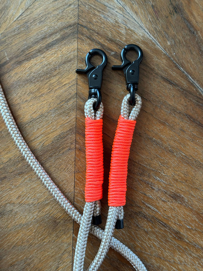 Smycz linowa hands-free 6 mm, 4.5 m, beżowa z pomarańczowymi akcentami